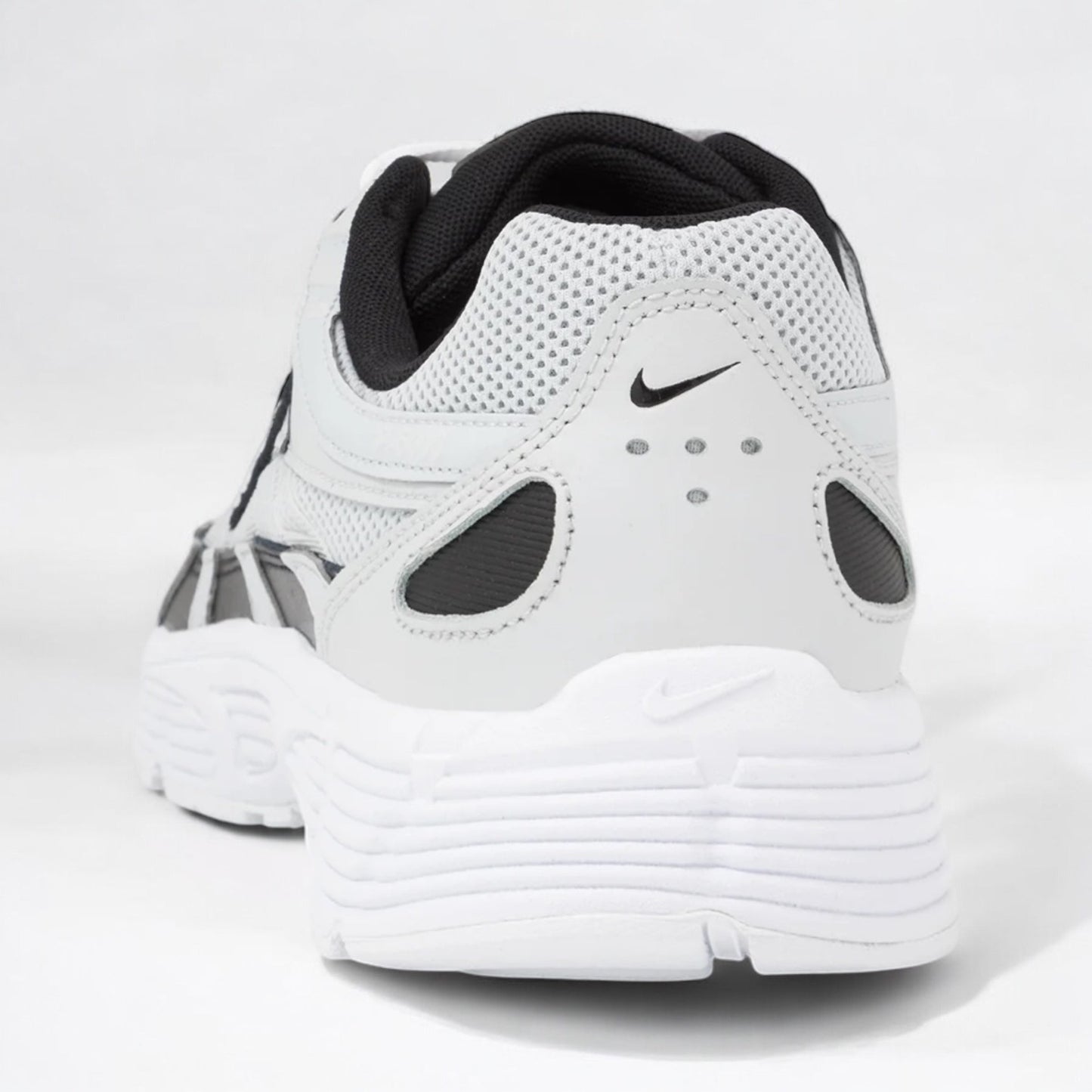 P6000 Black White
